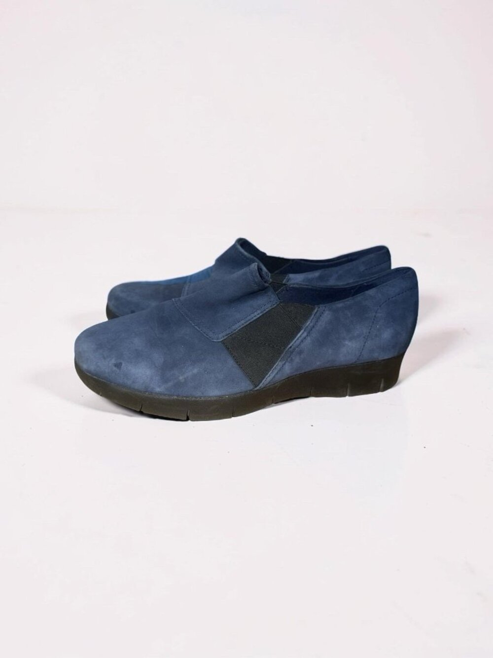 Clarks Women’s Blue Suede Slip On Flats Comfort Shoes Size 7.5 W